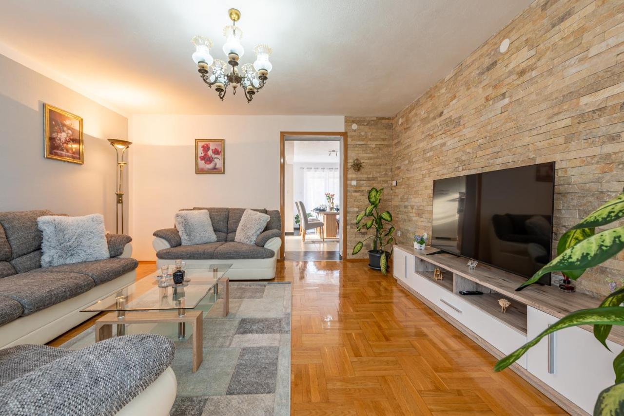 Toni Apartment