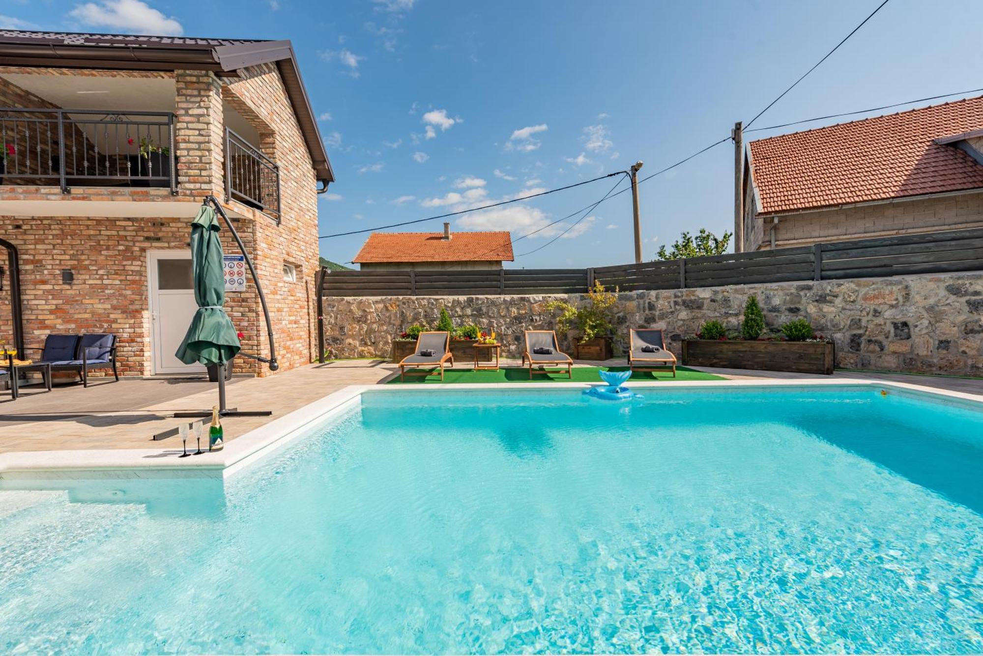 Toni Apartma *